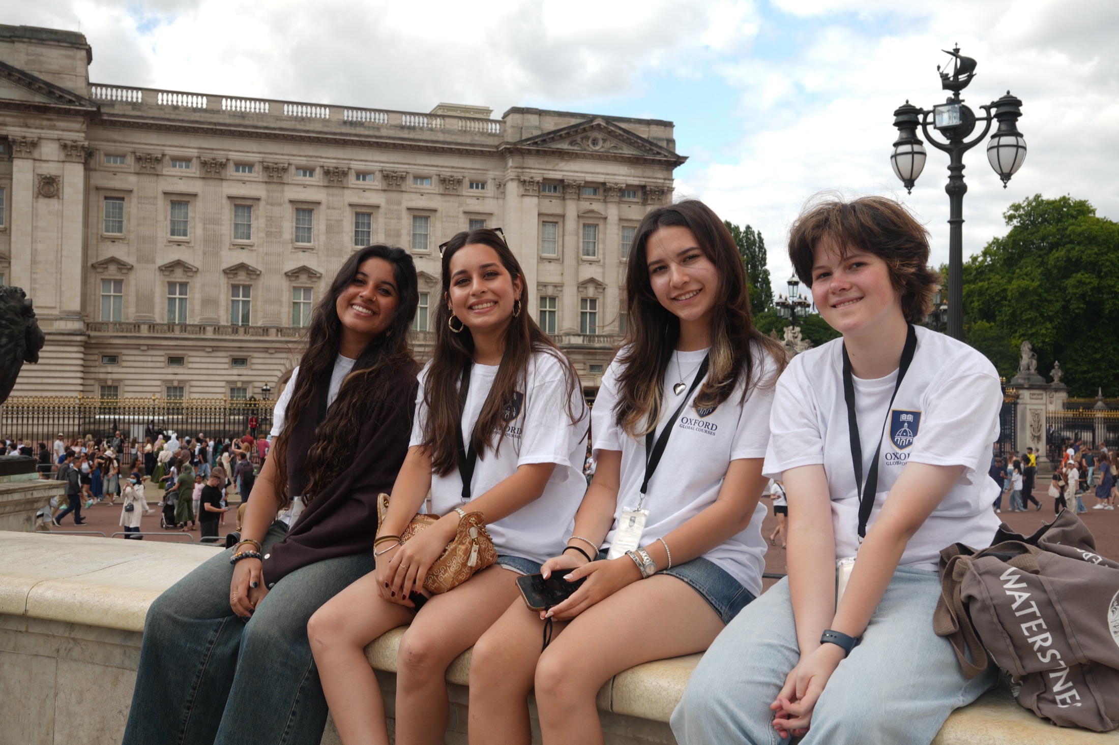 Oxford Summer Academy students enjoying the London day