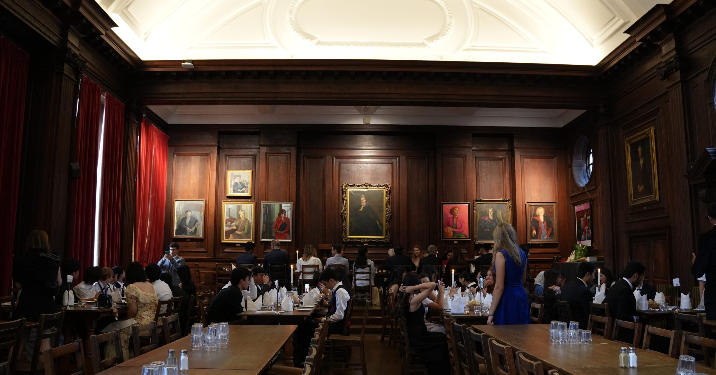 Students dining in an Oxford college hall during the Oxford Summer Academy