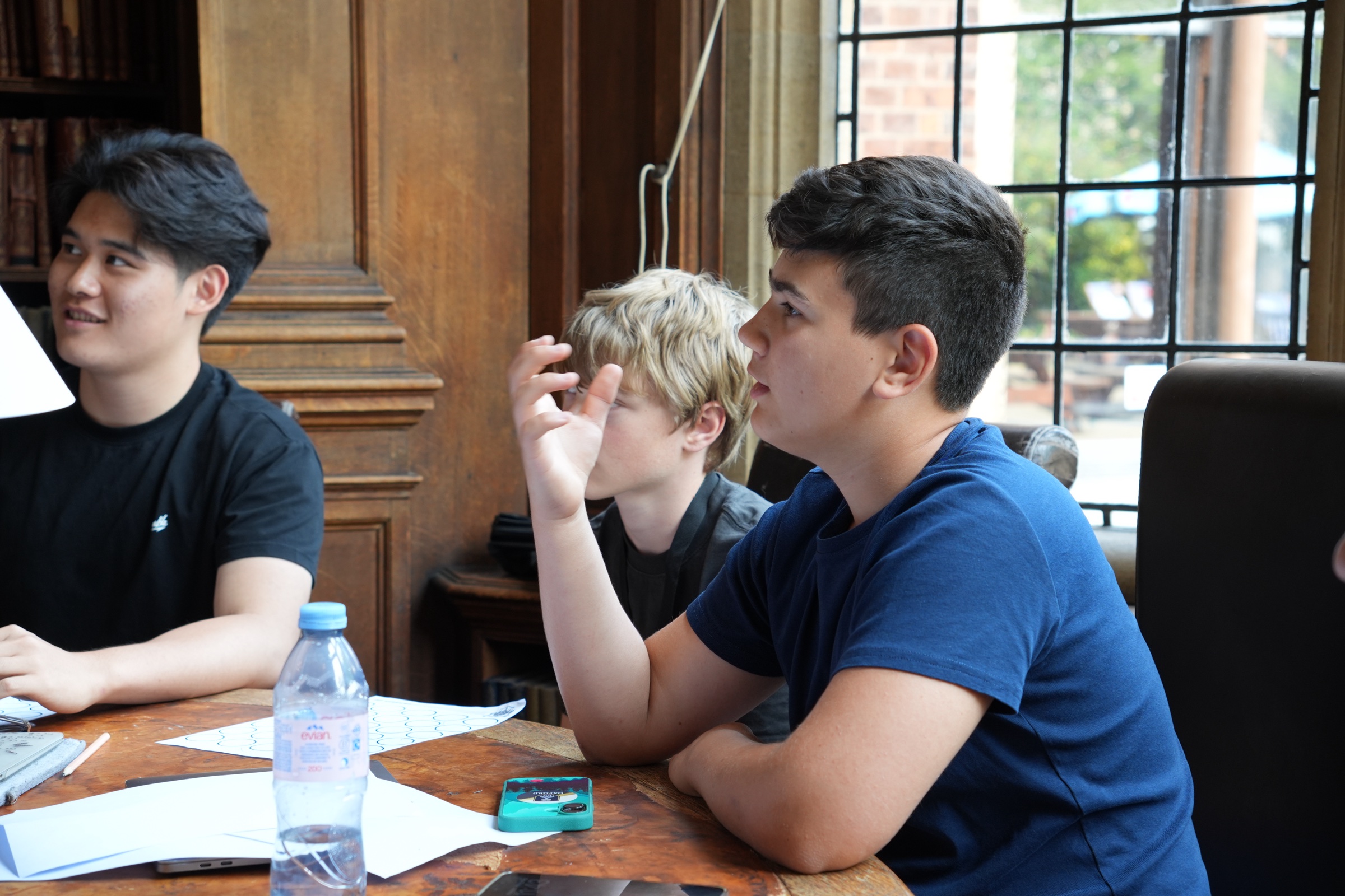 Oxford Summer Academy students contributing during a tutorial